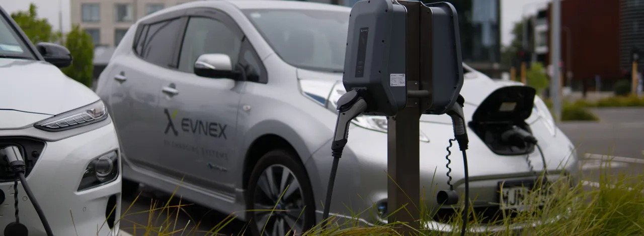 Bornes de recharge sur un parking d'entreprise