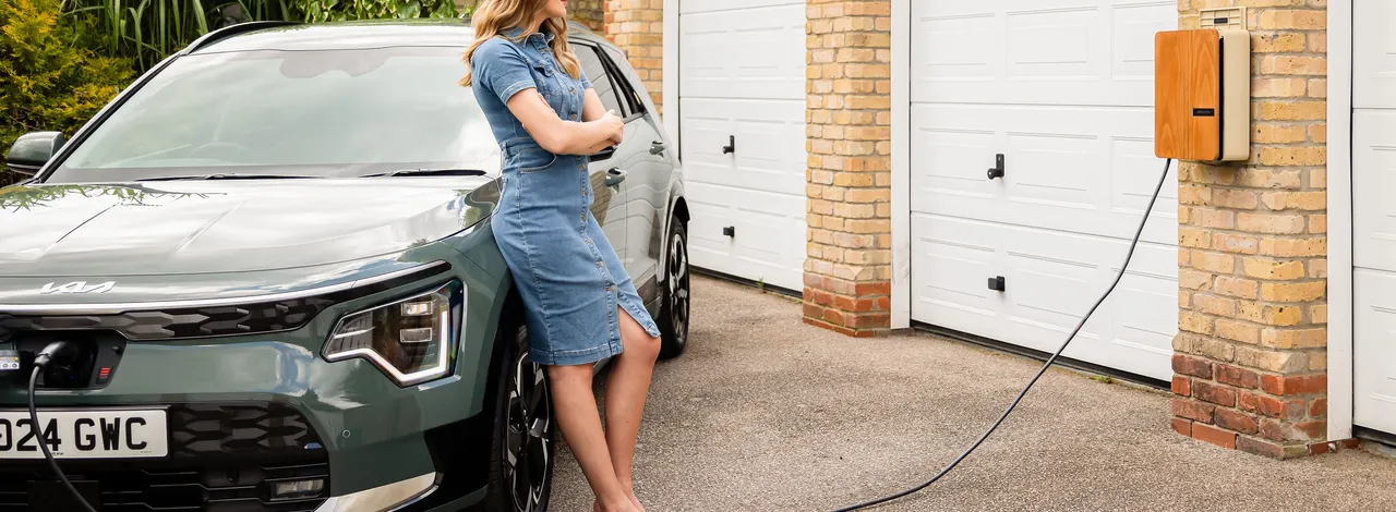 Voiture électrique branchée à domicile